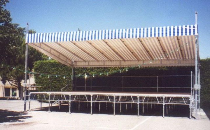Podium modulable complet Vénasque avec treuils